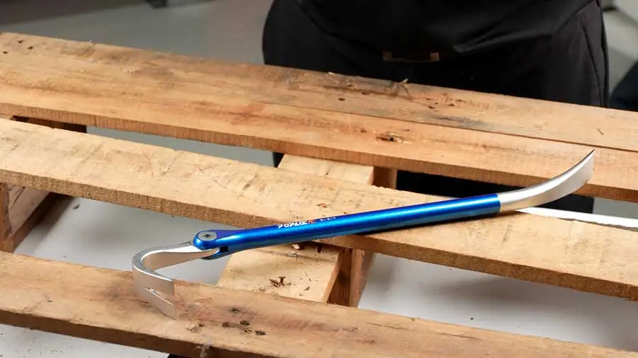 Poplock Double Gear-Indexing Pry Bar allows-for mutliple prying angles