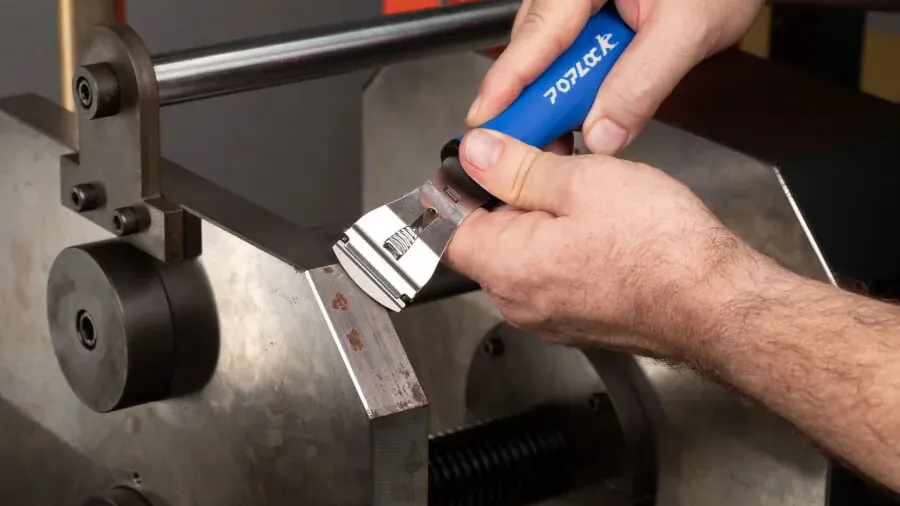 Easy rust removal on engine with Poplock Carbide Scraper