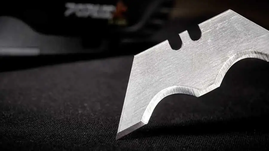 Poplock Heavy Duty Utility Knife serrated blade for demanding applications