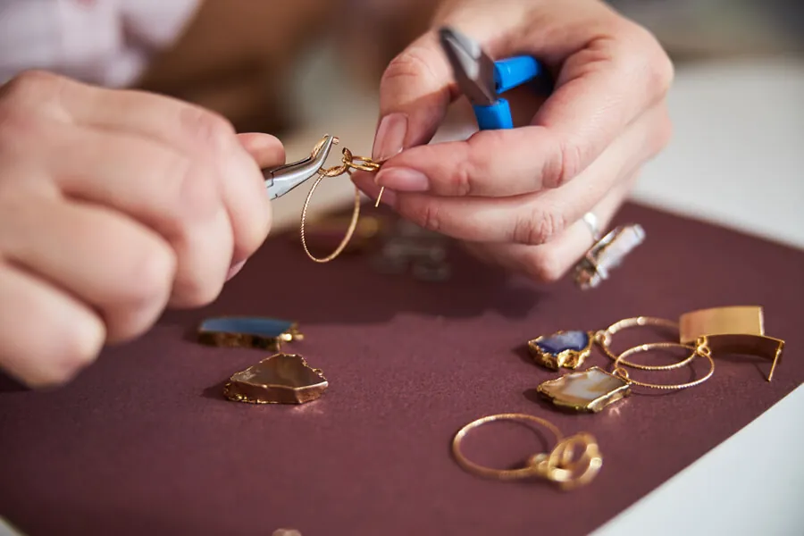 A Better Magnifying Glass for Intricate Work - Poplock-04-min